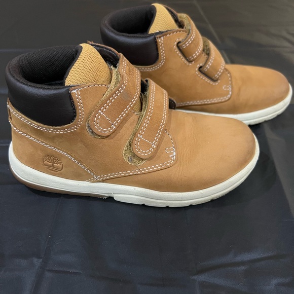 Timberland Kids H&L Boot in Wheat Nubuck color. Size 12 Little Kid Medium - Picture 2 of 4